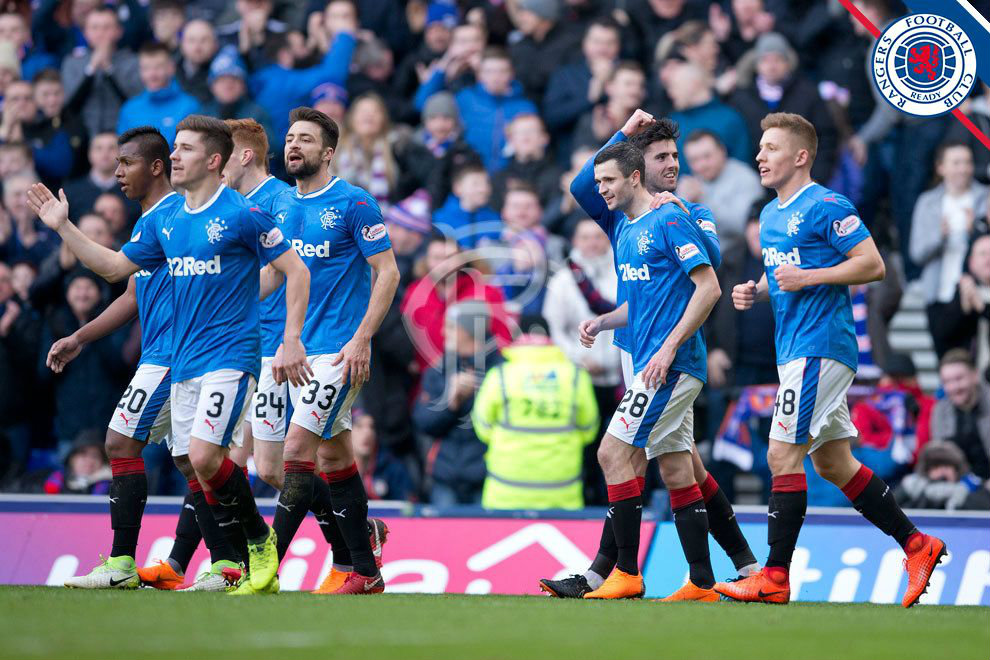 Rangers derrotó 2-0 al Hearts en la Liga Premier de Escocia