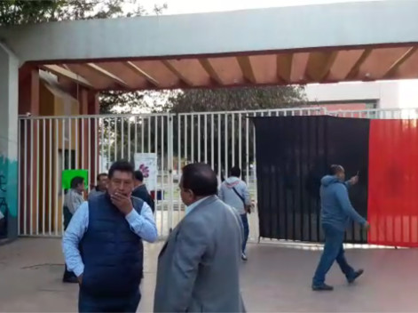 El abogado de la UABJO, Héctor Sánchez, afirmó que presentarán una denuncia por despojo de las instalaciones, para que por orden judicial se pueda exi