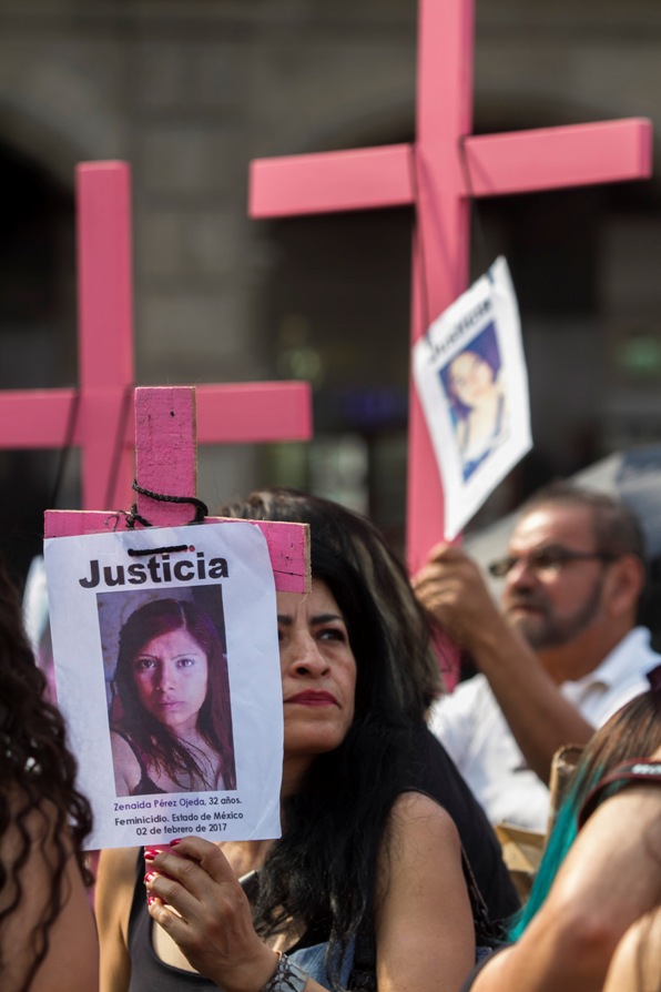 Condenaron que el jefe de Gobierno deje el cargo sin resolver la crisis de violencia de género.