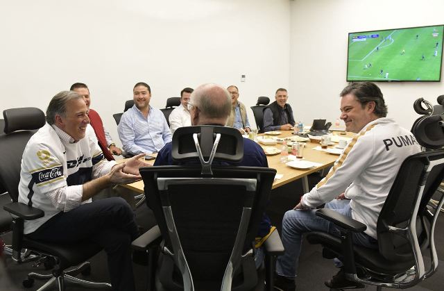 José Antonio Meade y algunos integrantes de su equipo disfrutaron el partido. 