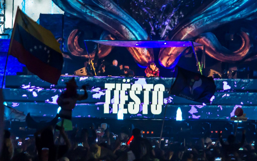 Tiësto cerró el primer día de actividades con lo mejor de su set.