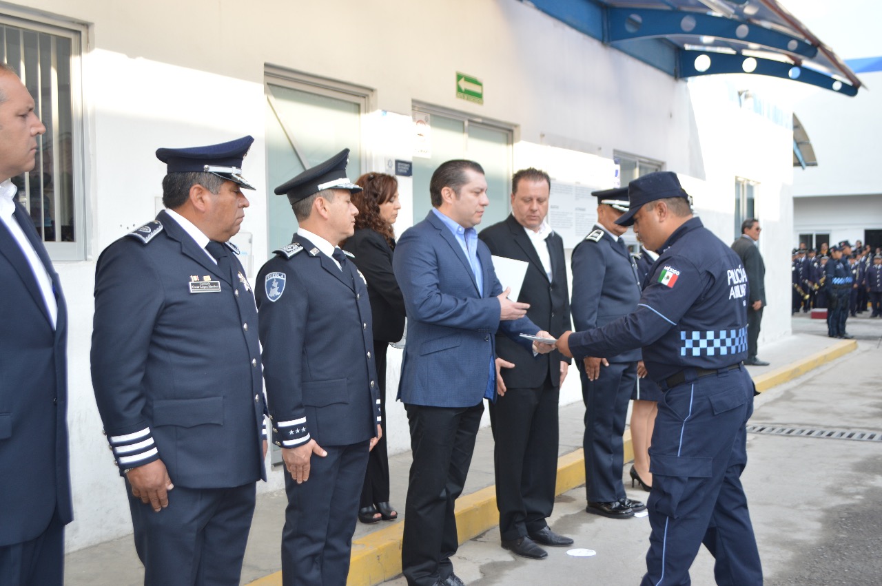 Ocho elementos de la Policía Auxiliar fueron reconocidos por el secretario de Seguridad Pública, Jesús Morales Rodríguez.