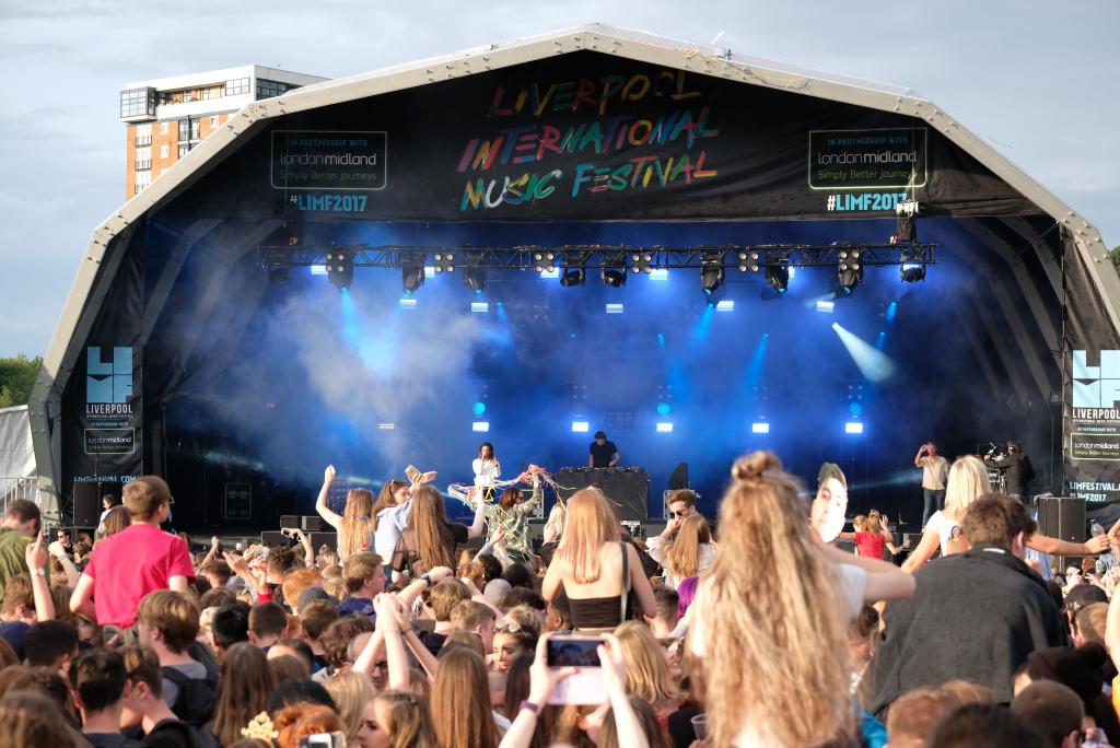 50 festivales de música ingleses buscan equidad de género en los carteles.