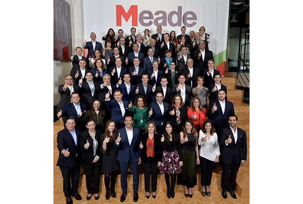 Meade presentó a su equipo de campaña.