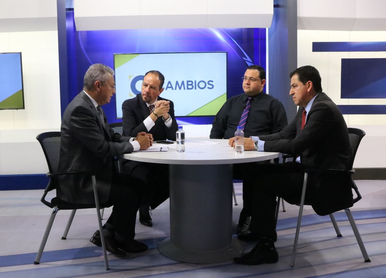 Raúl Arias Lovillo, Miguel Ángel Puértolas, Enrique Aguilar y Leonel Zúñiga, durante el programa Cambios de Multimedios Televisión.