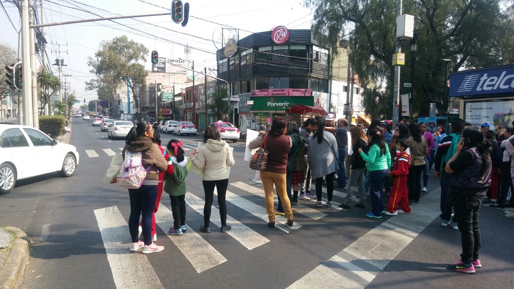 El bloque es a la altura de la calle Cerro de Acasulco, con dirección a Miguel Ángel de Quevedo.