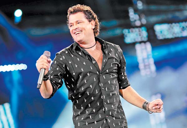 El cantante puso el ritmo ante 15 mil asistentes en la Quinta Vergara a ritmo de vallenato. 