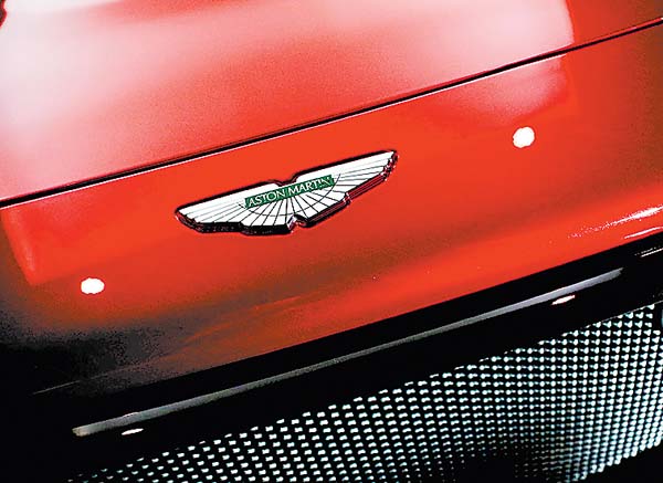 La marca, estrechamente ligada con James Bond.