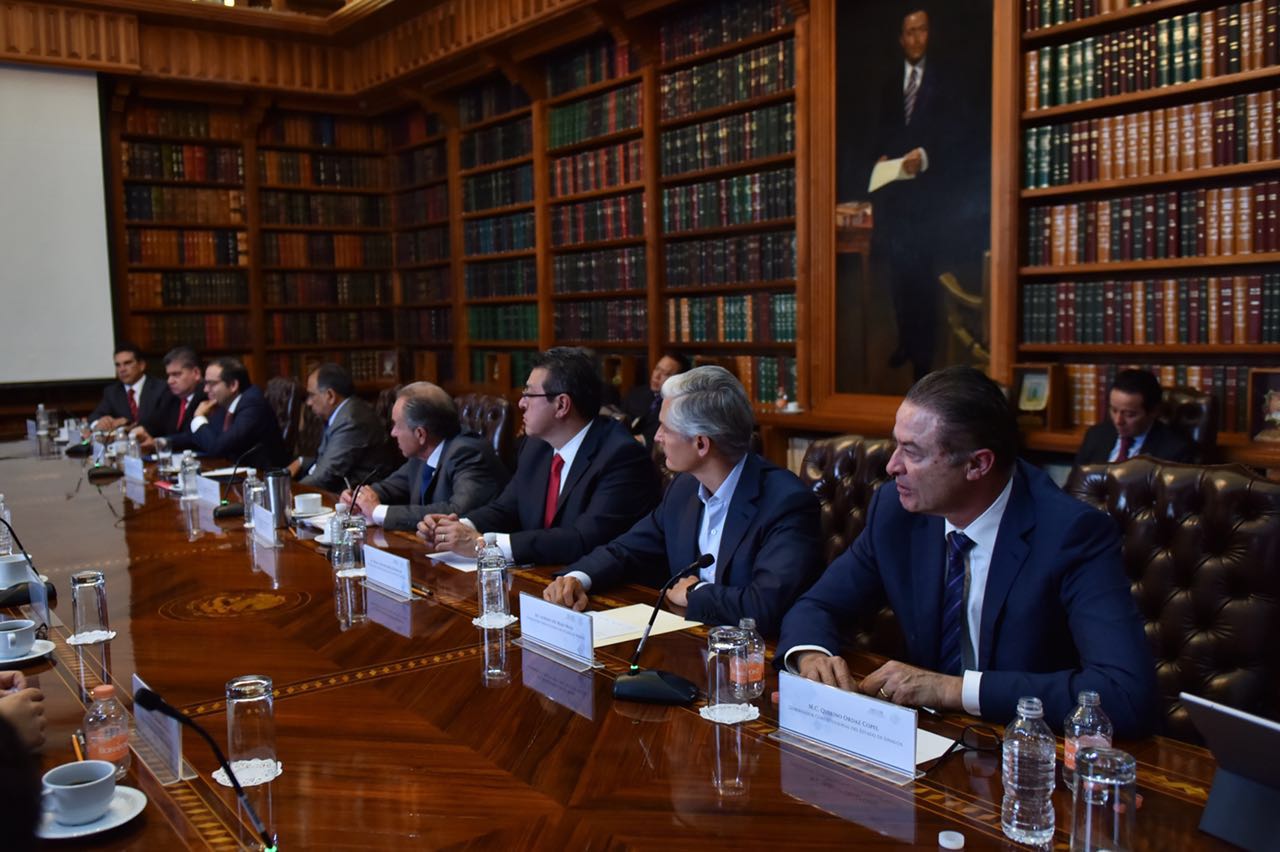 El Secretario de Gobernación en reunión con 12 gobernadores del PRI.