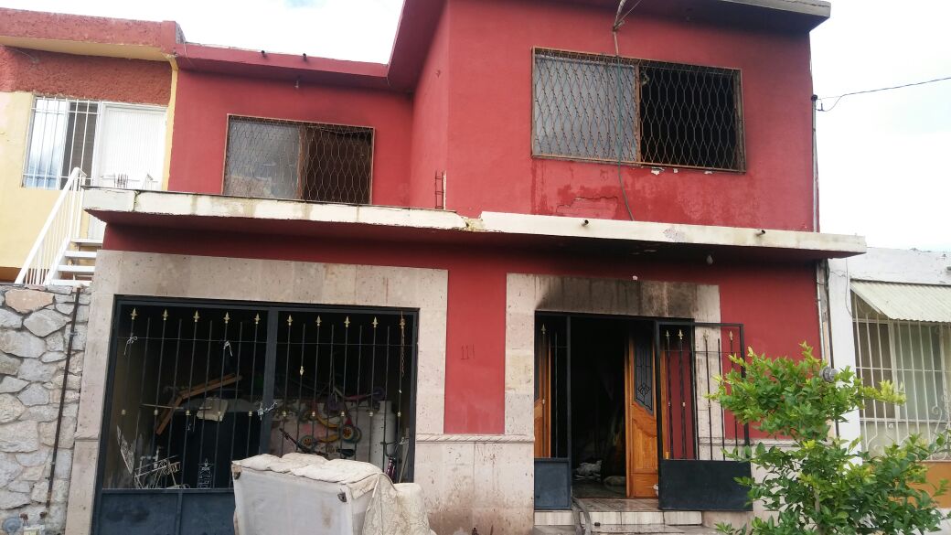 Incendio de casa en calle 16 y Avenida Abasolo en Torreón.