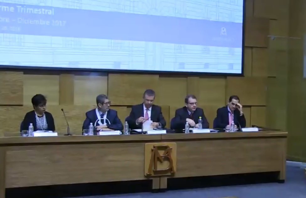 Primer informe trimestral del Banxico encabezado por Alejandro Díaz de León.