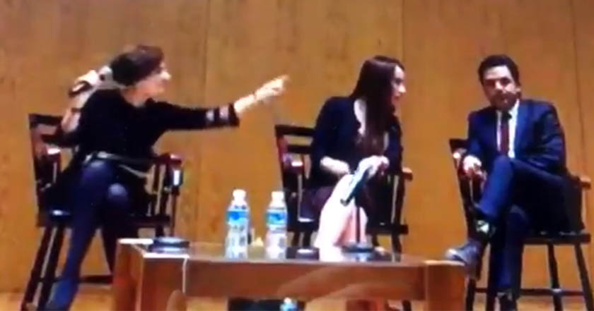 Denise Dresser le truena los dedos a Gabriela Cuevas.
