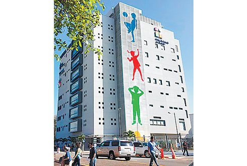 Edificio de seis pisos. 