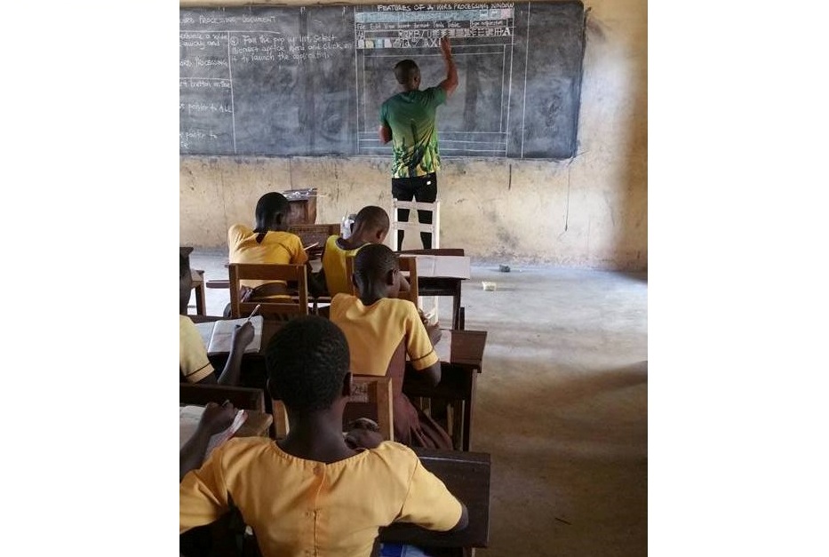 El profesor enseña en Kumasi, una ciudad ghanesa.