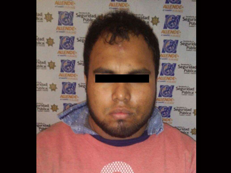 El hombre que llevaba a varios ilegales hondureños de Linares a Monterrey fue interceptado por la Policía.