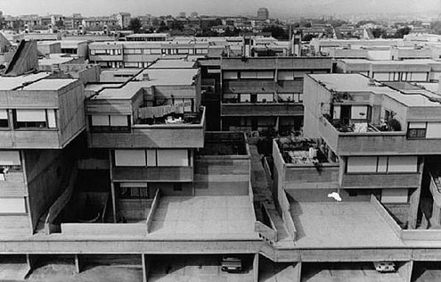 No se piensan críticamente las razones filosóficas de los proyectos. 