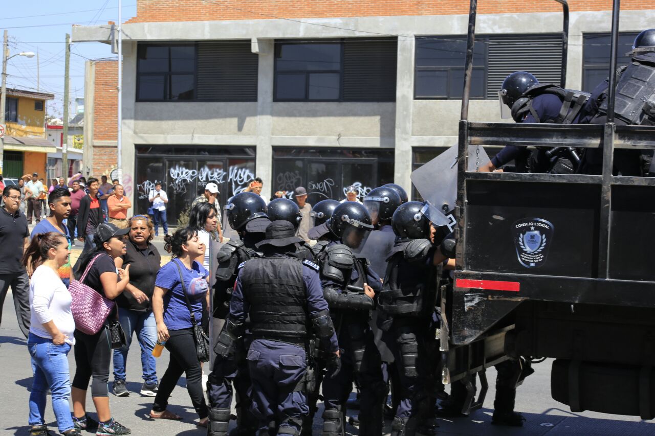 La Policía llegó para controlar a los vecinos.