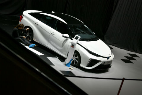 Automóvil modelo "Mirai" preparado para salir a la venta en el 2018. 