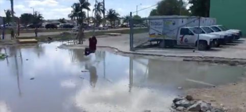 Con tirolesa exhiben súper bache en Cancún.