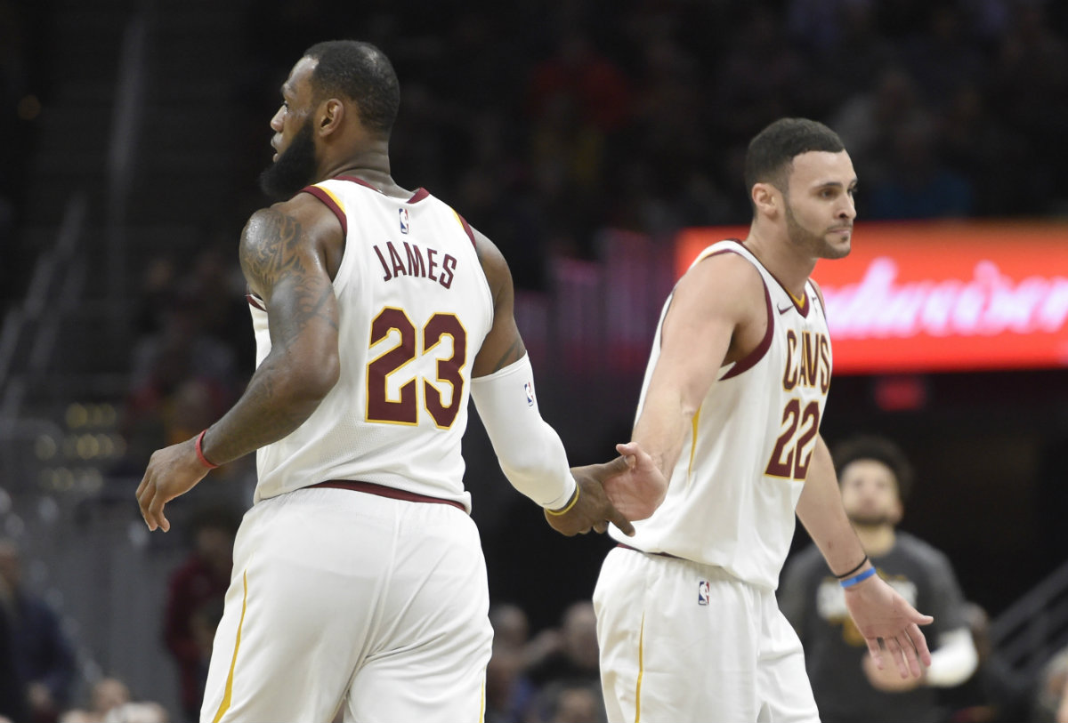 LeBron James y Larry Nance Jr
