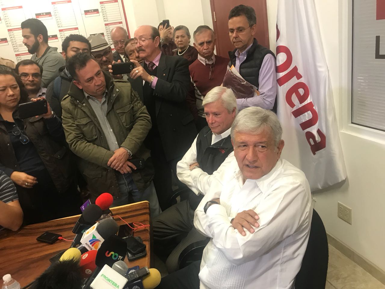 López Obrador se reunió con militantes de Morena de Baja California.