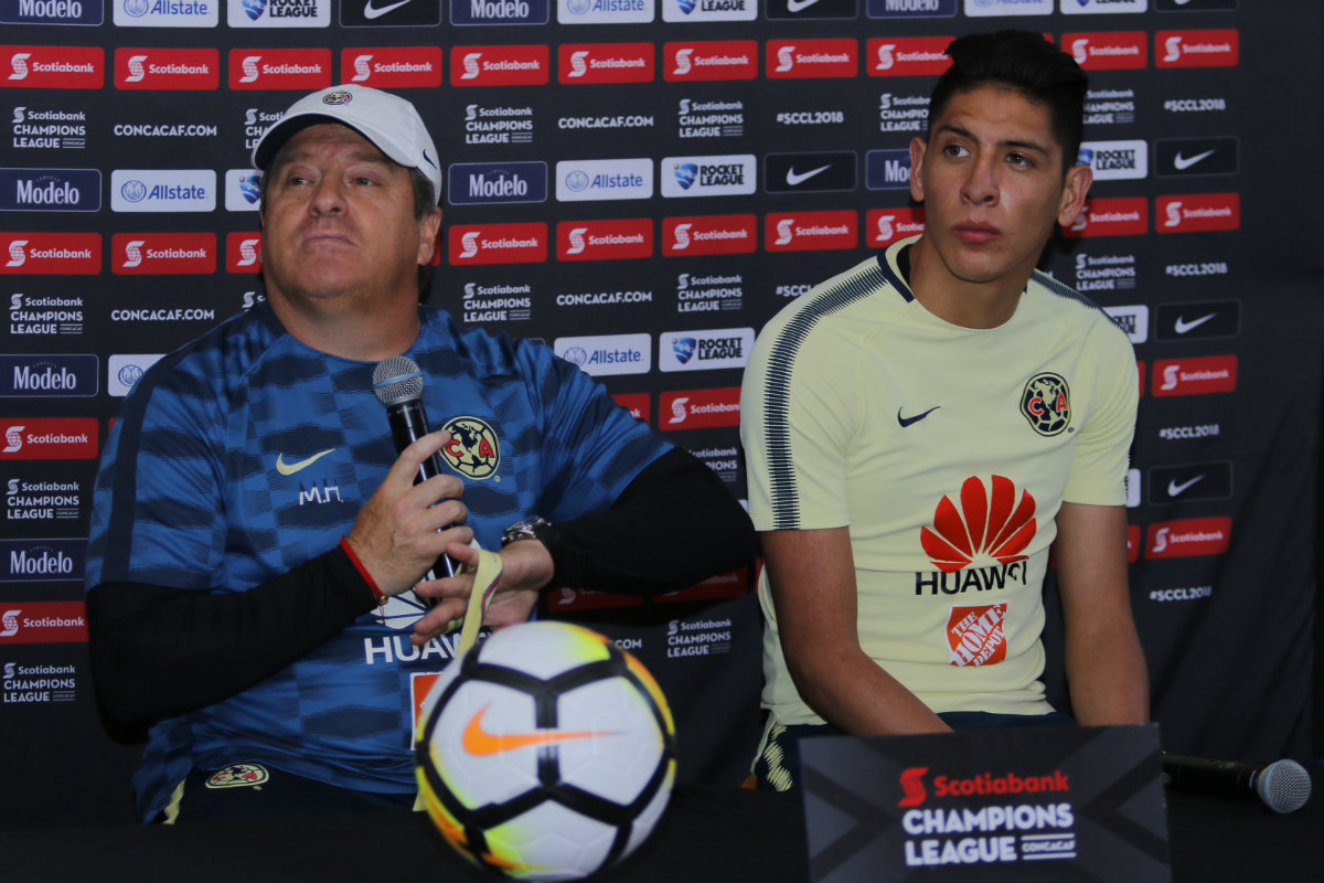 Miguel Herrera y Edson Álvarez