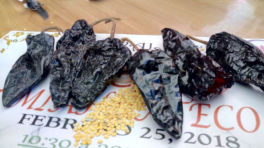 En cada corte cosechan entre 300 y 400 kilos de chile, que es vendido en distintos mercados de la entidad.