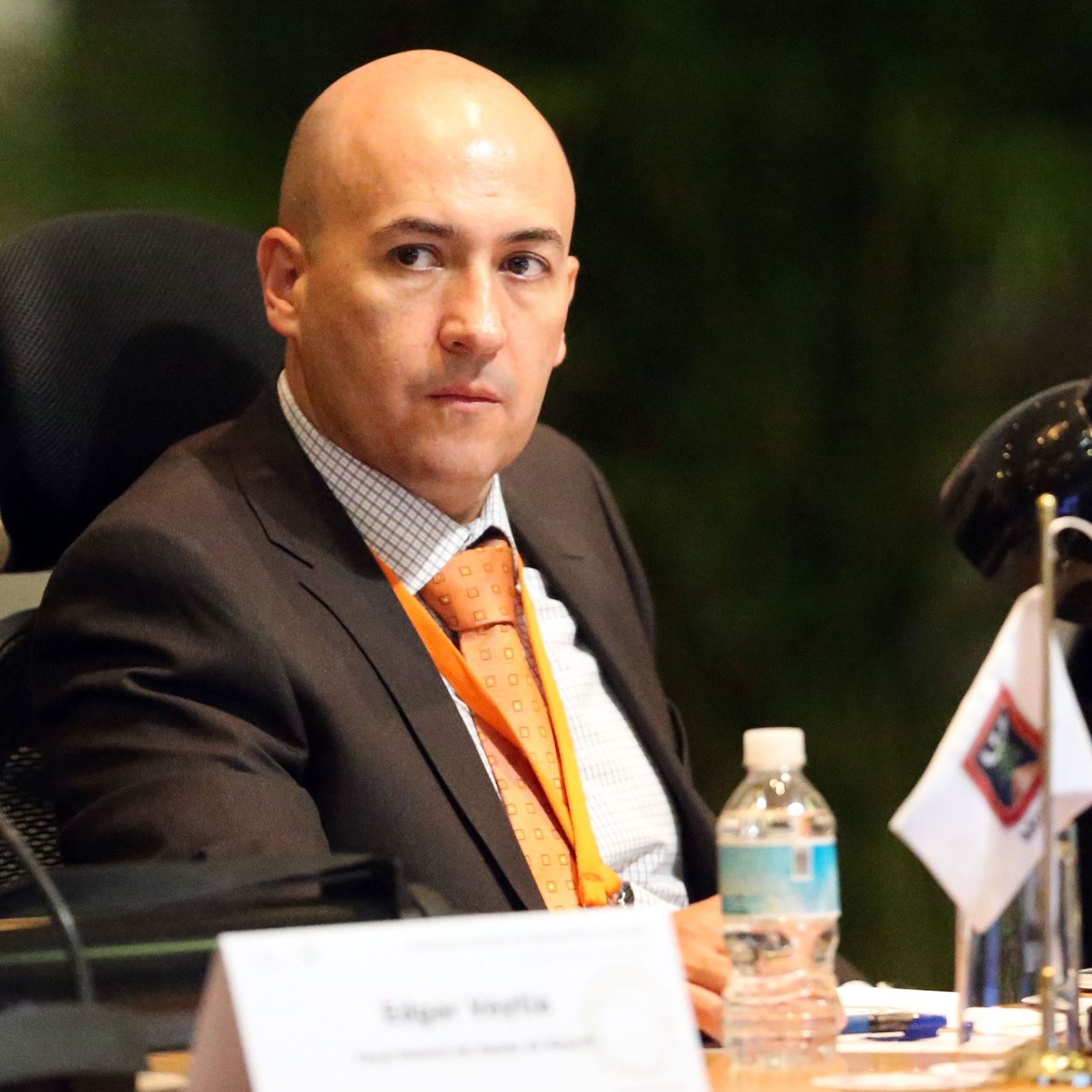 Javier Pérez Durón es licenciado en Derecho, cuenta con maestrías en Derecho Penal y Procesal Penal.