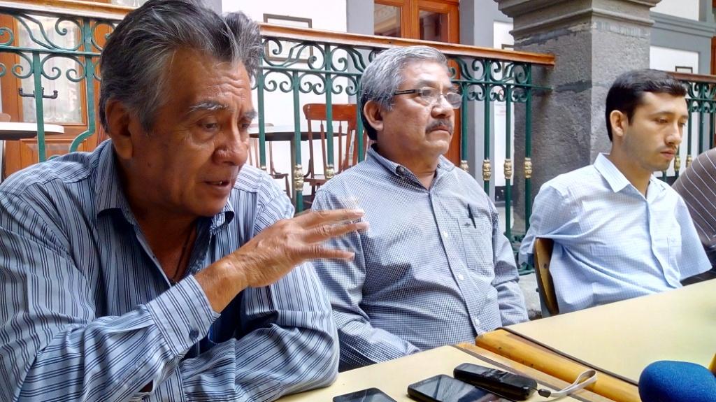 Militantes de Morena en Ajalpan denuncian imposición de candidatos en la región.