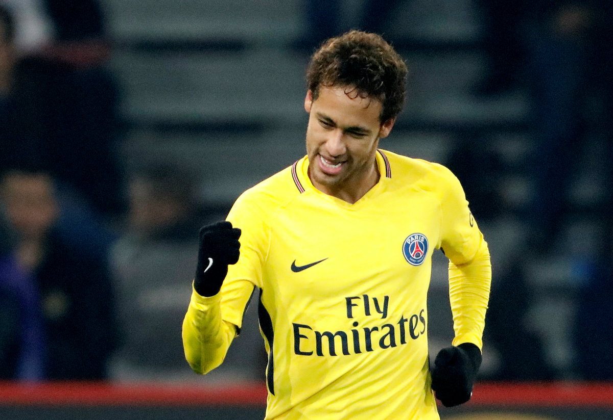 Neymar se recupera en Brasil tras su reciente operación en el pie derecho