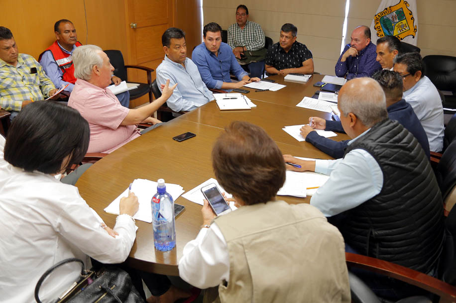 En la reunión se discutió el retraso en el modelo de negocios.