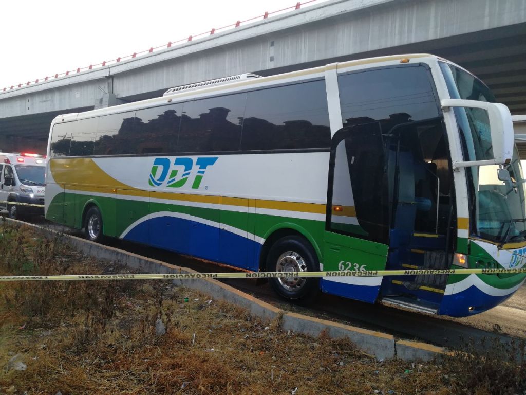 Los presuntos asaltantes bajaron del autobús de la línea ODT con placas 974JU3, a la altura de la entrada a Zapotlán.