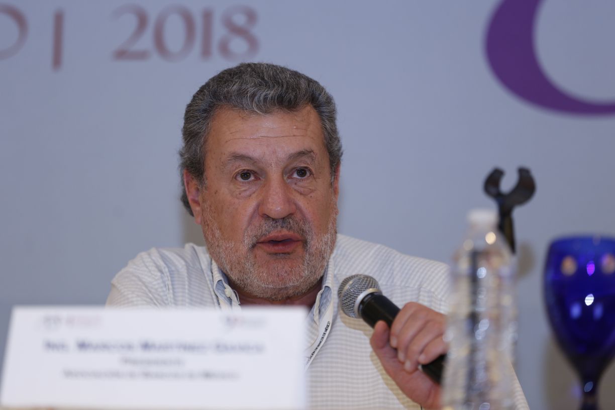 Conferencia de prensa de la Asociación Bancaria de México, en la 81 Convención Bancaria. En la imagen Marcos Martínez, presidente de ABM.