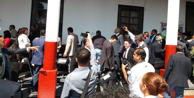 En el incidente una mujer fue herida en la pierna.