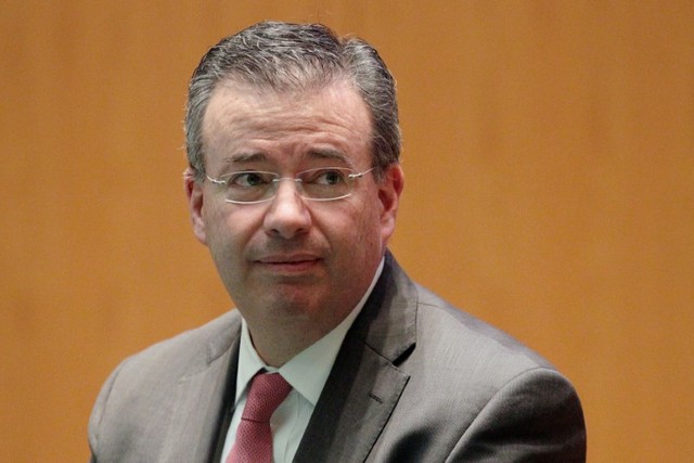El gobernador del Banco de México, Alejandro Díaz de León.