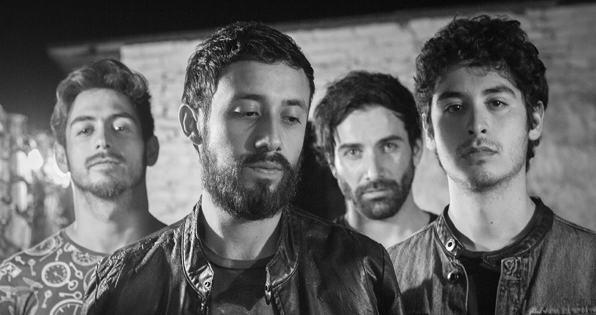 La cinta retrata la historia de un joven vocalista en banda de rock mexicano llamada Sue Van Ashes 