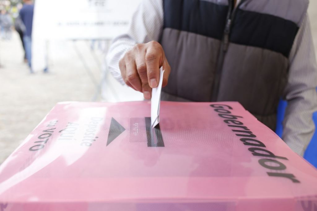Un ciudadano que viva en México pero en 2018 vaya a viajar en el extranjero podrá votar. 