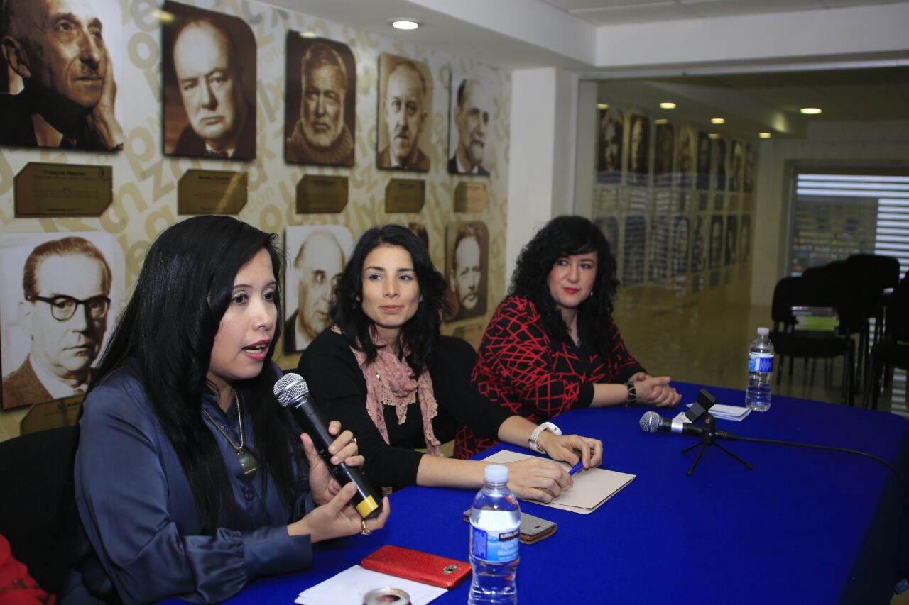 La escritora Beatriz Meyer expuso que las mujeres deben tomar los oficios y profesiones como la literatura no como un pasatiempo, sino como una forma 