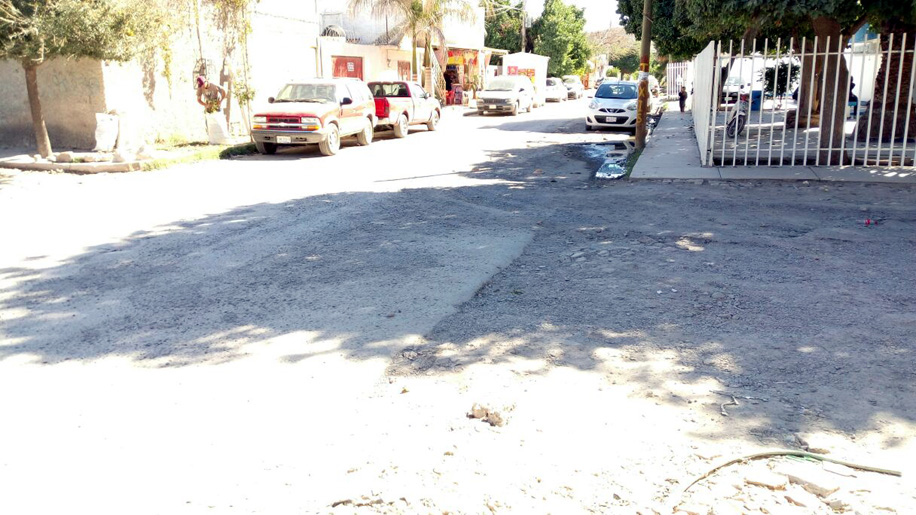 Vecinos solicitan que la colonia 5 de Mayo sea la primera en recibir mantenimiento.