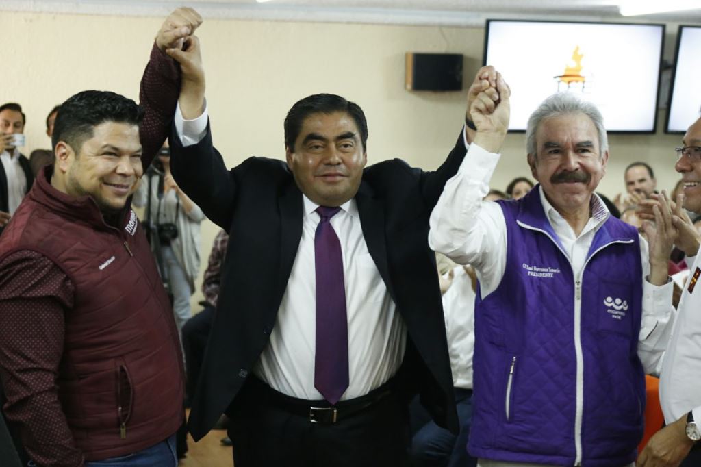 Luis Miguel Barbosa se registra como candidato a la gubernatura.