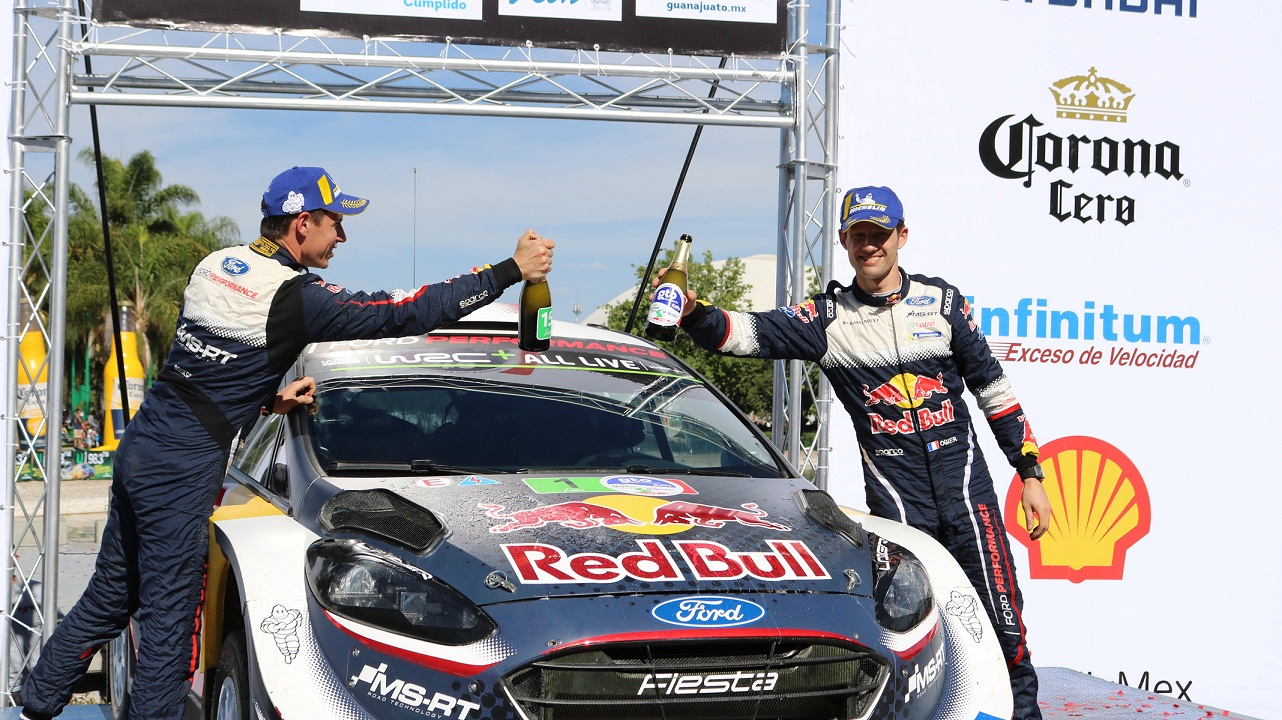 El piloto S. Ogier y Ingrassia quienes fueron el equipo ganador en el Rally México 2018