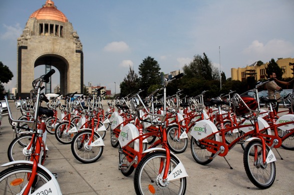 En ocho años, las 6 mil 800 bicicletas de Ecobici han recorrido una distancia equivalente a darle mil 932 vueltas al planeta.
