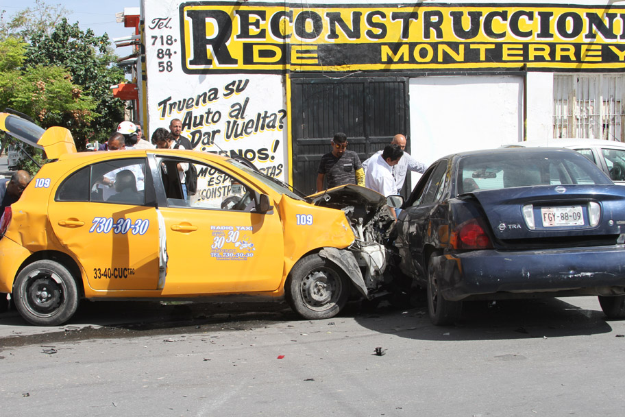 El conductor del auto argumentó que le correspondía la luz verde, pero testigos lo desmintieron.