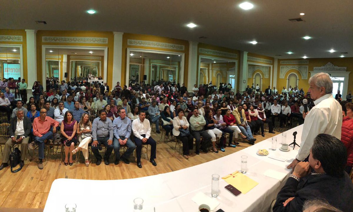 "No se cerrarán dos aeropuertos por interferencia aérea y se ahorrarán cerca de 140 mil millones de pesos".