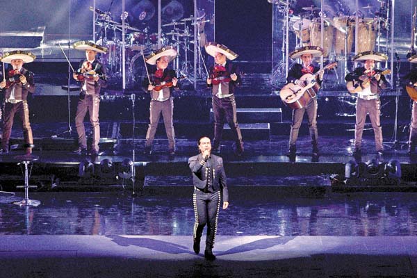 En esta edición cantará "El Potrillo". 
