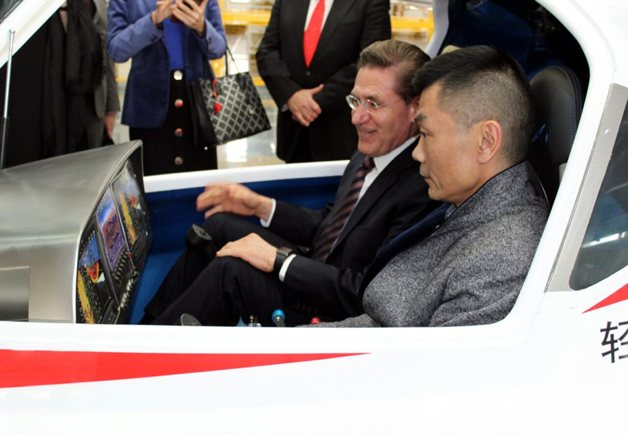 El gobernador de Durango, José Rosas Aispuro Torres se reunió con la Comisión de Comercio de Shanghai.