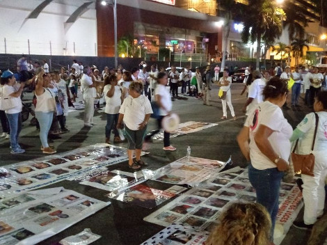 Los inconformes demandaron que una comisión de la "Caravana Internacional de Búsqueda en Vida de Desaparecidos",  sea atendida por el gobernador, Héct