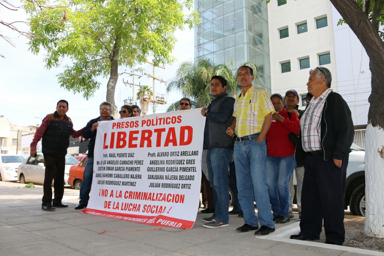 Se plantaron esta mañana en la Plaza de Armas frente al Edificio Durango