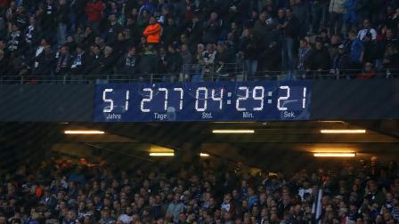 Reloj digital en el estadio de futbol de Hamburgo