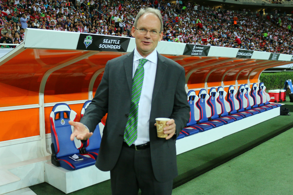 Brian Schmetzer, técnico del Seattle Sounders